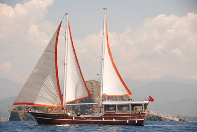 12 Islands Sailing Boat Tour